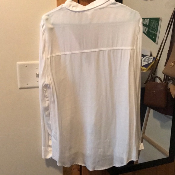 white button down long sleeve dress shirt! - Picture 2 of 2